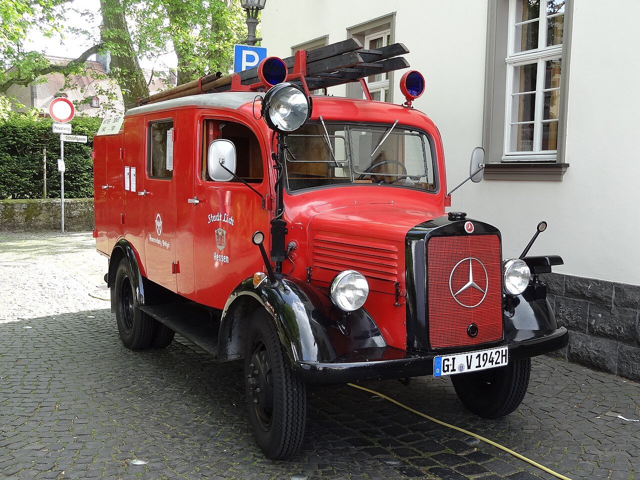 Truck Mercedes Benz L 1500 S