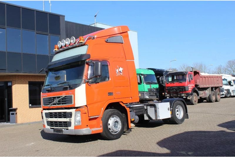 Truck Volvo FM 390 4X2