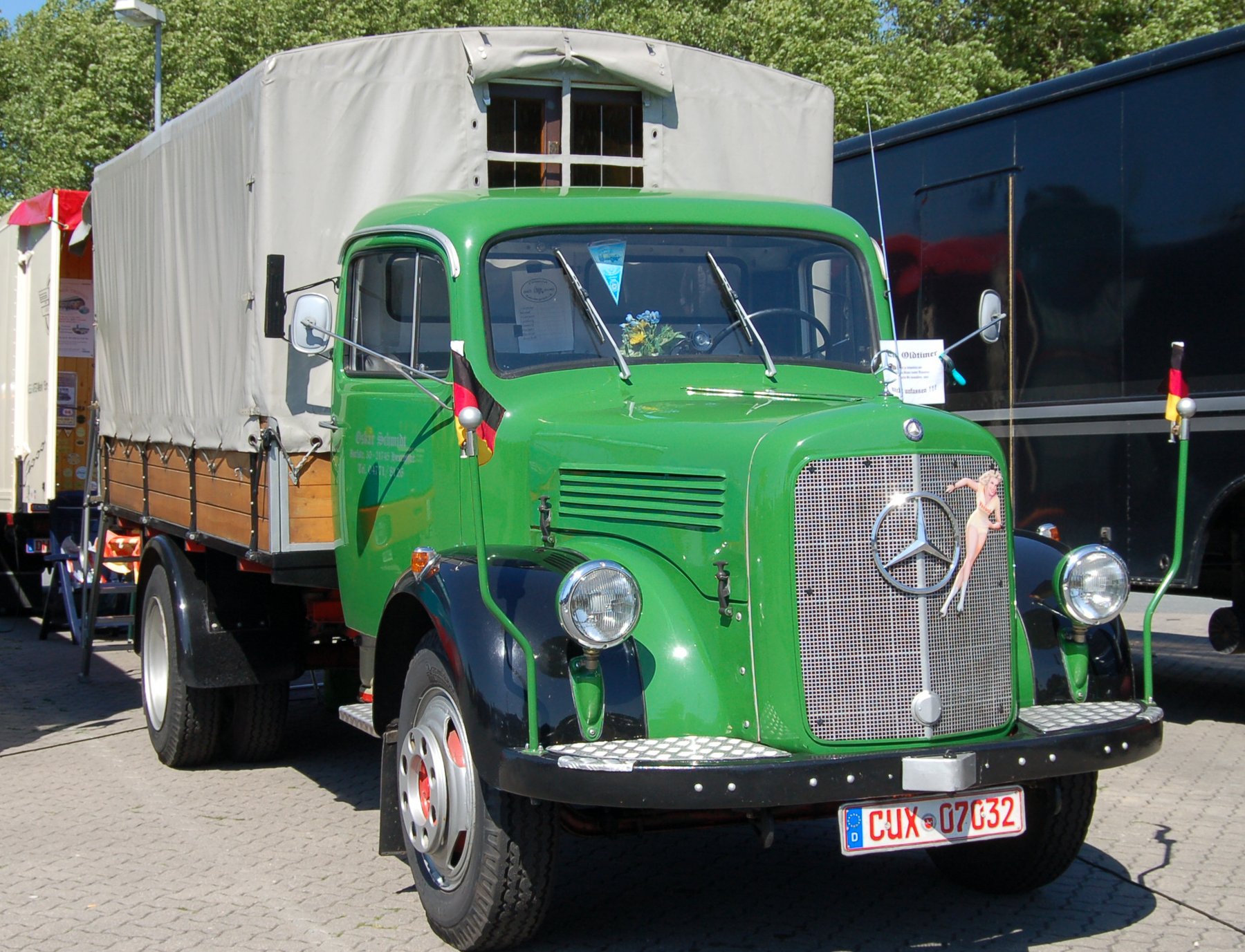 Truck Mercedes Benz L325
