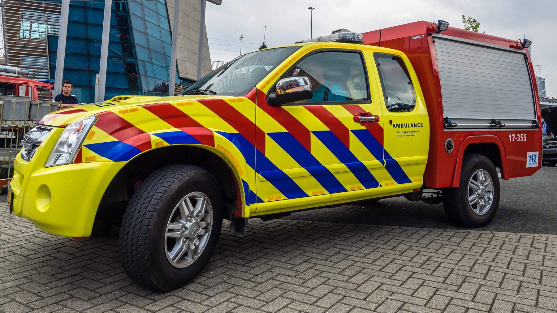 Van Isuzu TFS 85 D-MAX 4X4