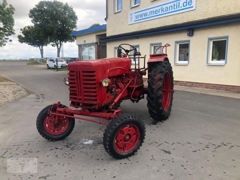 Tractor McCormick F-265 D