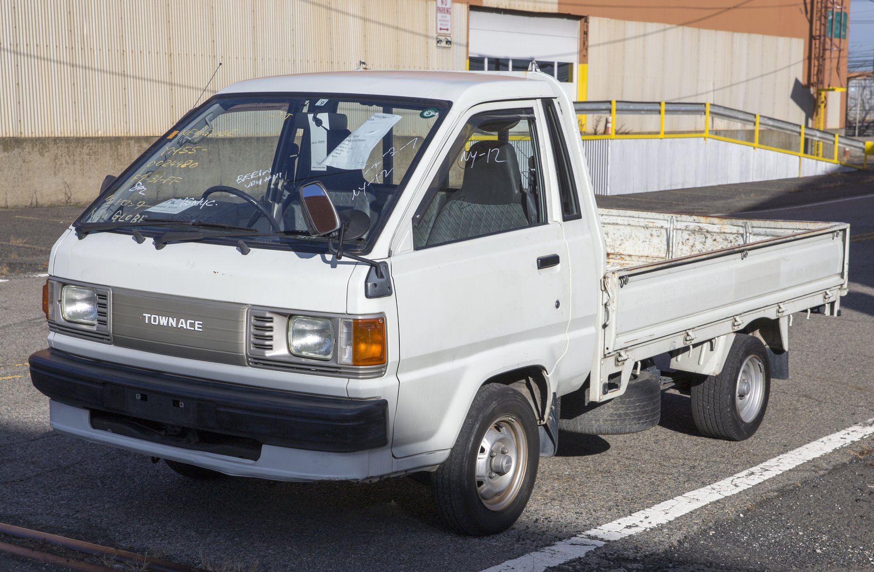 Van Toyota BJ42LV-KWC