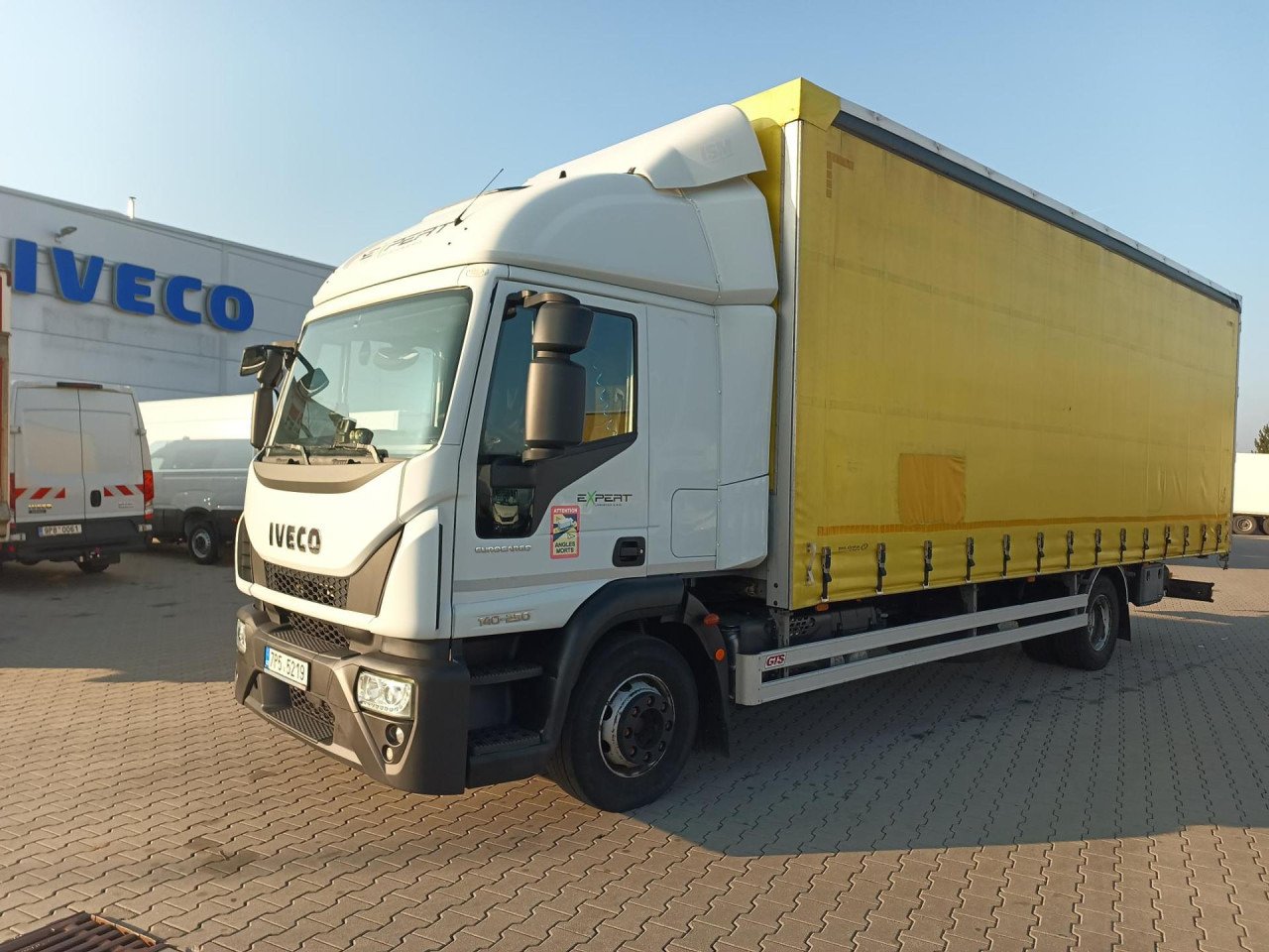 Truck Iveco EUROCARGO 140E25P S-A