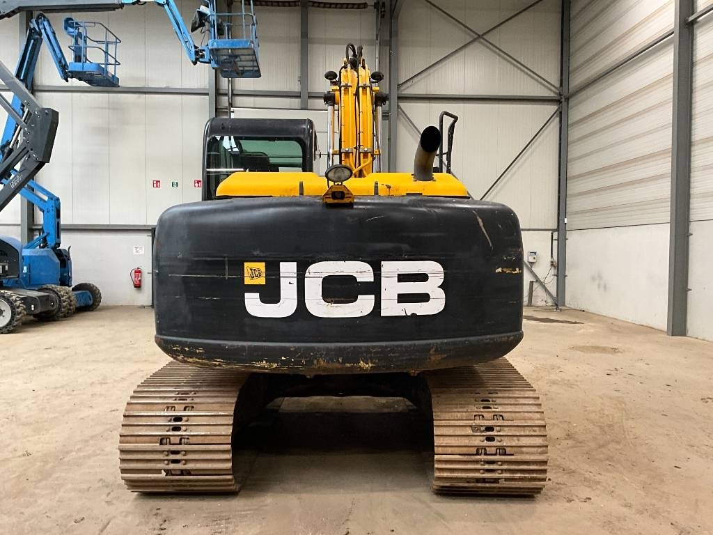 JCB JS130L