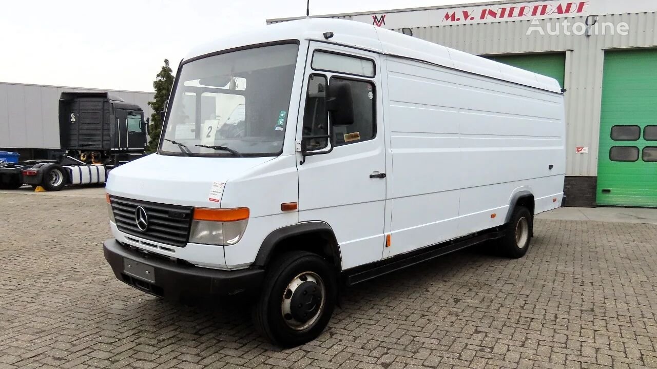 Truck Mercedes Benz 812