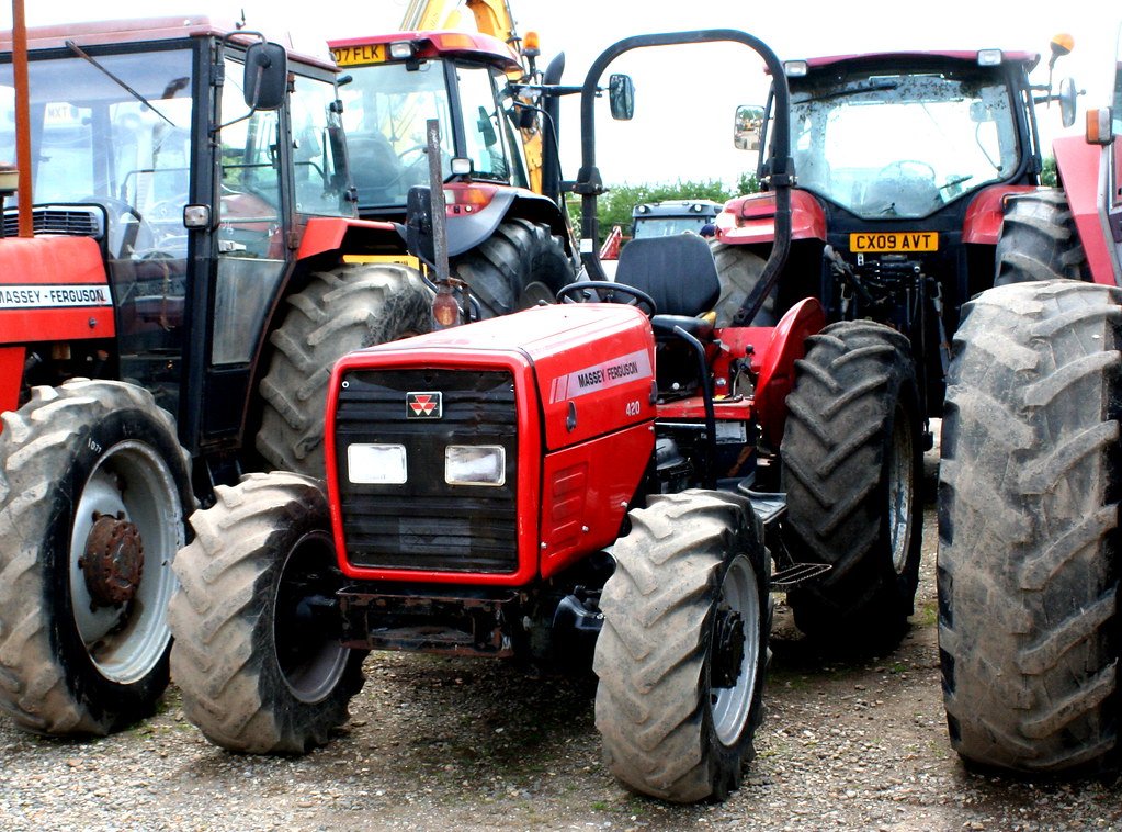 Tractor Massey Ferguson MF 420 4WD