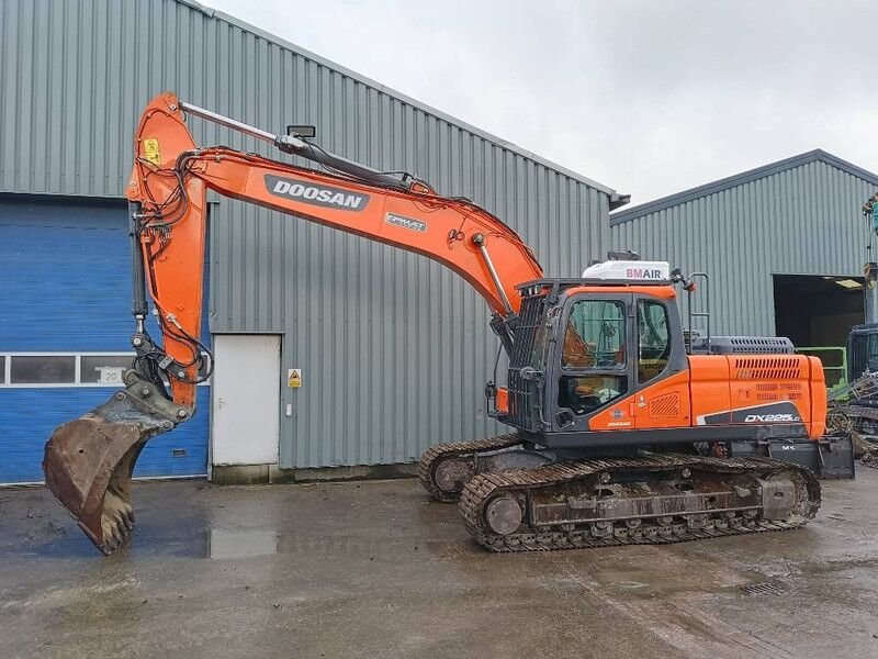 Excavator Doosan DX225LC-3