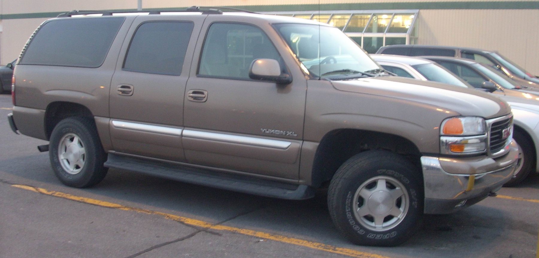 Truck GMC YUKON XL 2500