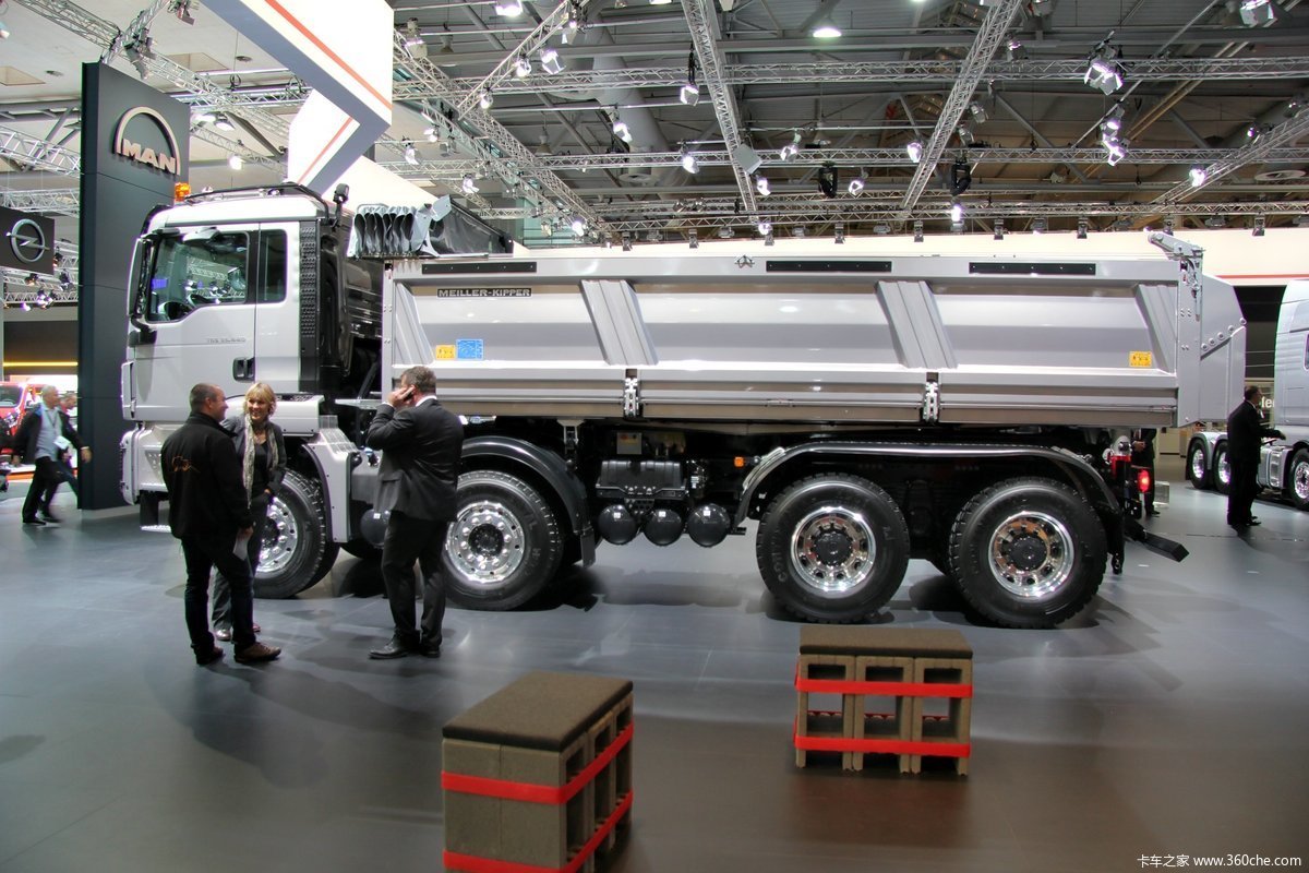 Truck MAN TGS 41.440 8X4 BH