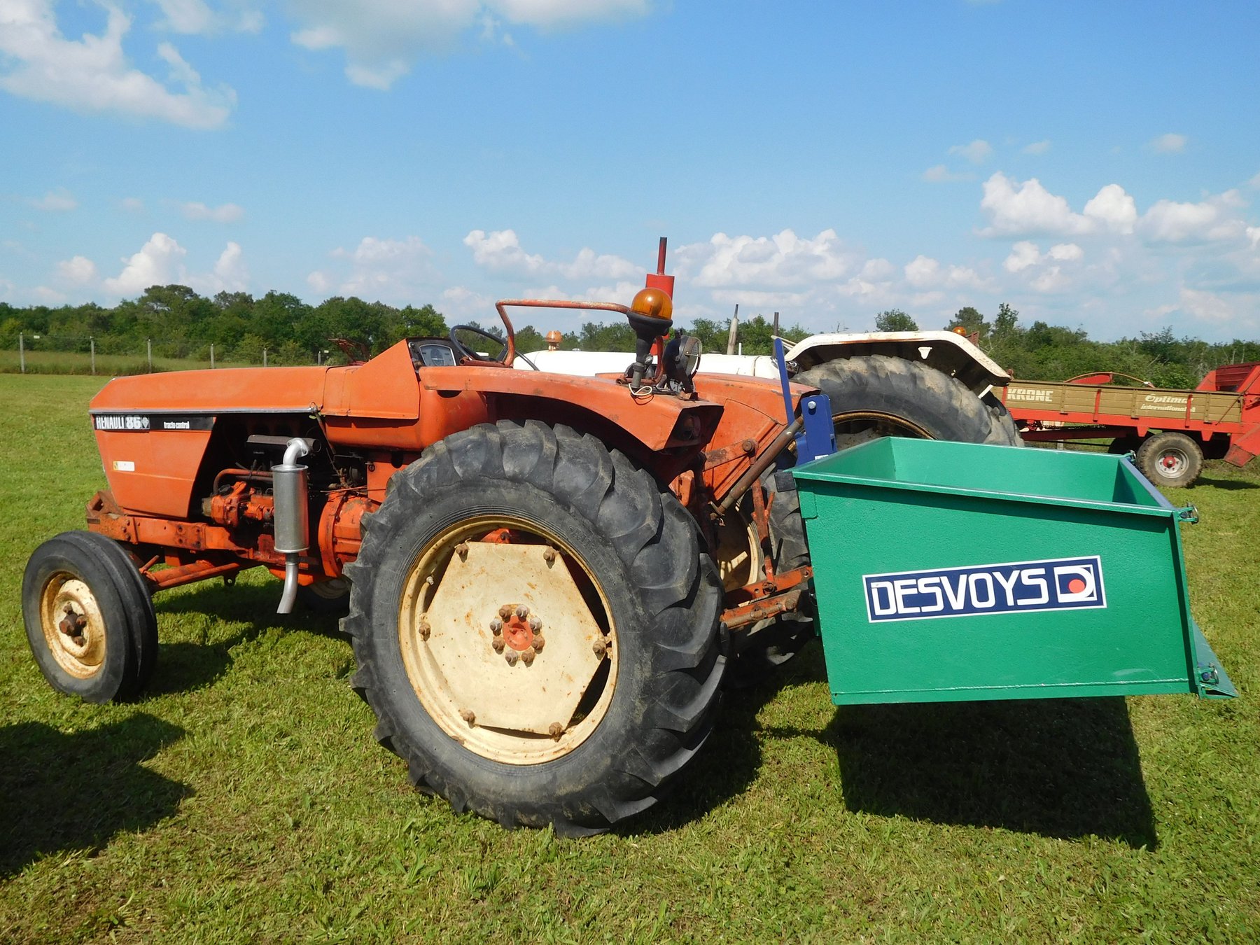 Tractor Renault 86