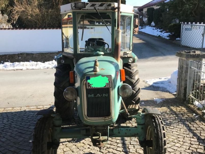 Traktor MAN 2L4