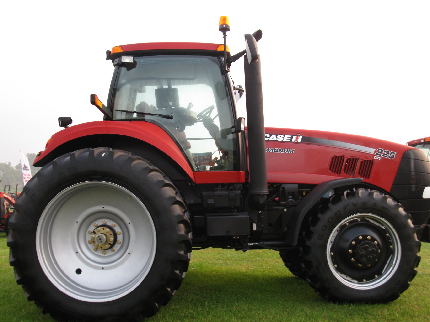 Tractor Case IH MAGNUM 225 WHEELED CVT 4WD