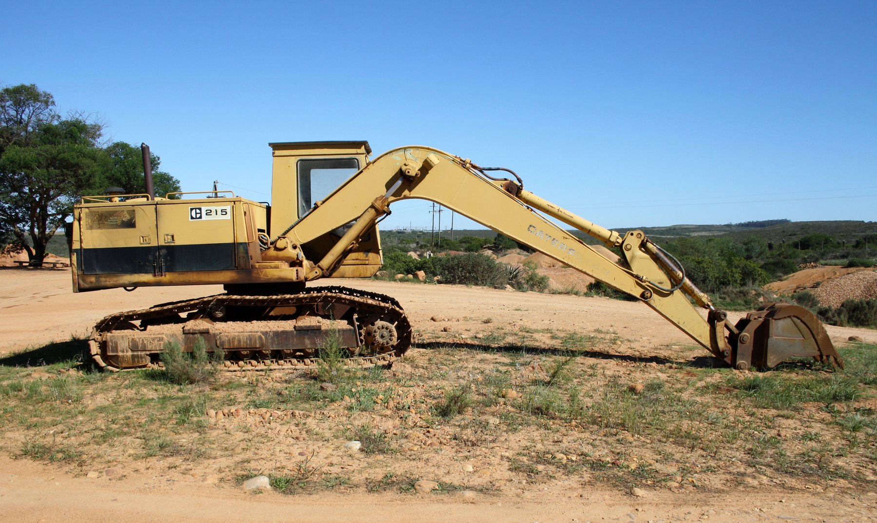 Bagger Caterpillar 215B SA