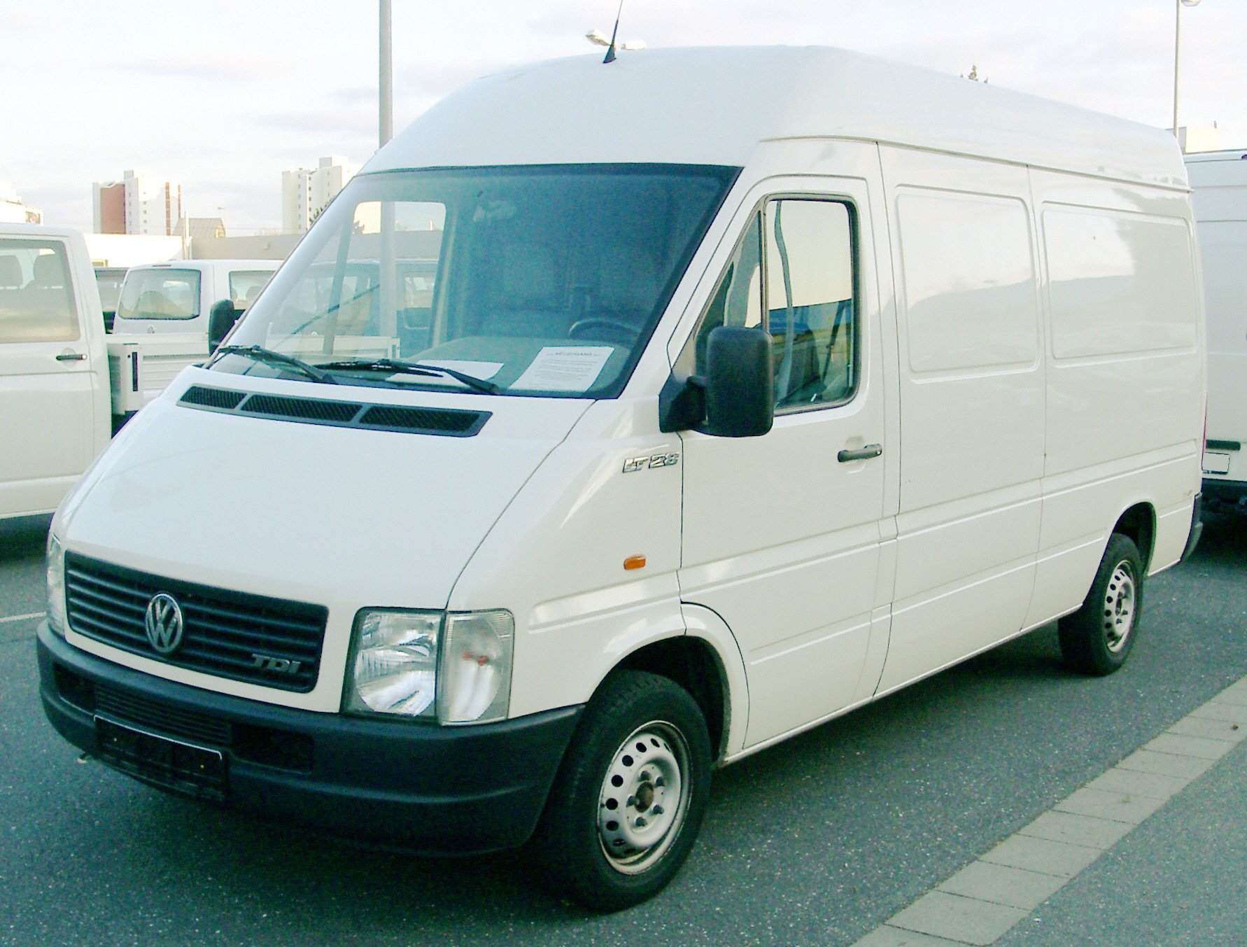 Van Volkswagen 281611 - LT28