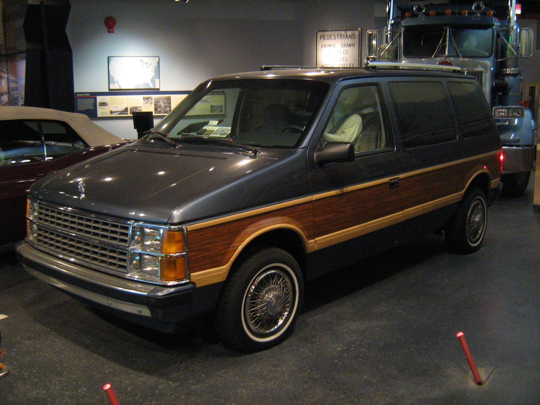 Van Chrysler DODGE FALON