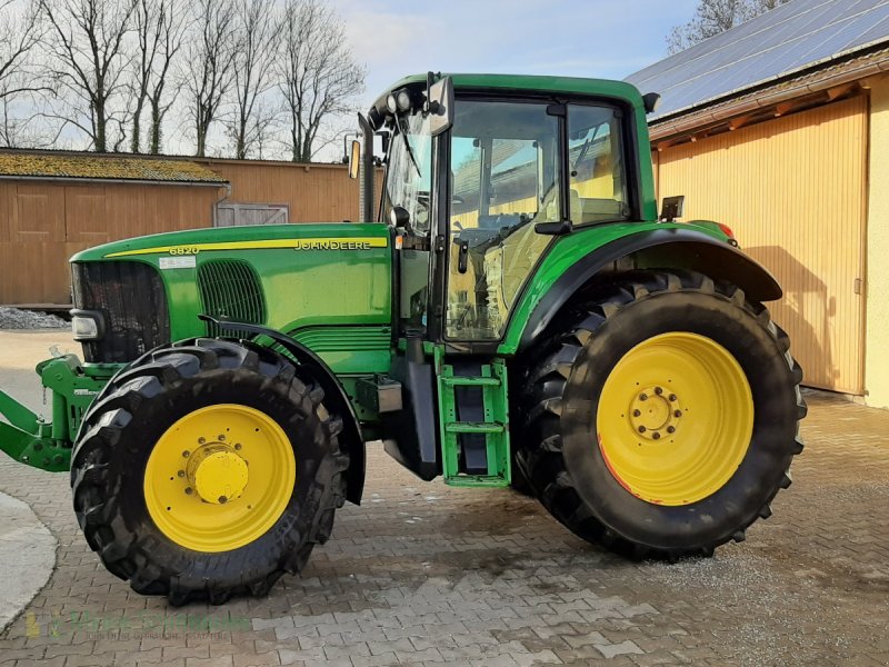 Traktor John Deere 6820