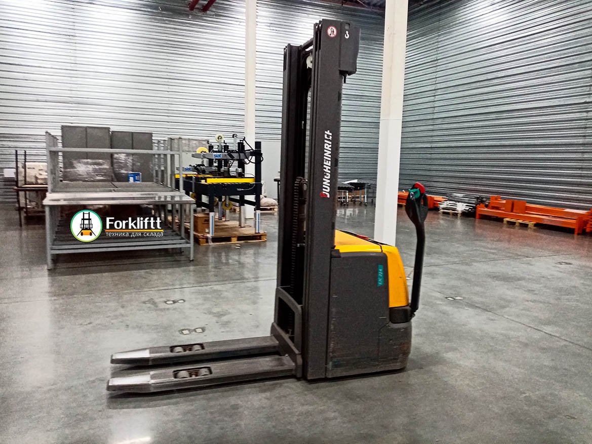 Warehouse equipment Jungheinrich EJC214