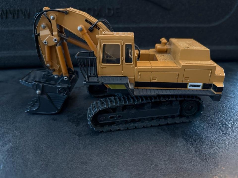 Komatsu PC650-1