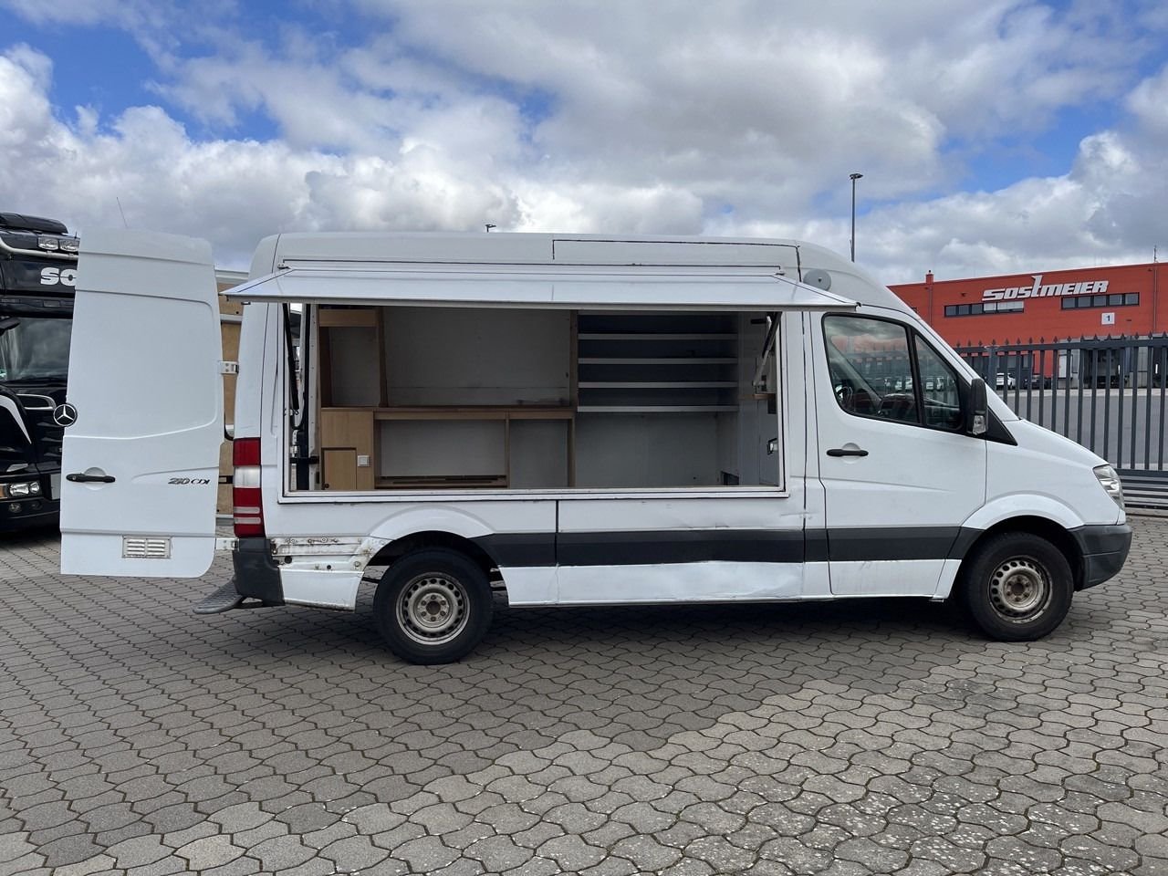 Van Mercedes Benz 210 D-X1