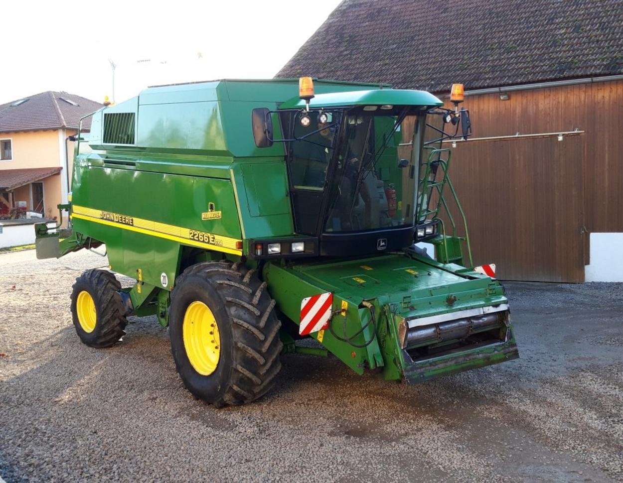Erntemaschine John Deere 2266