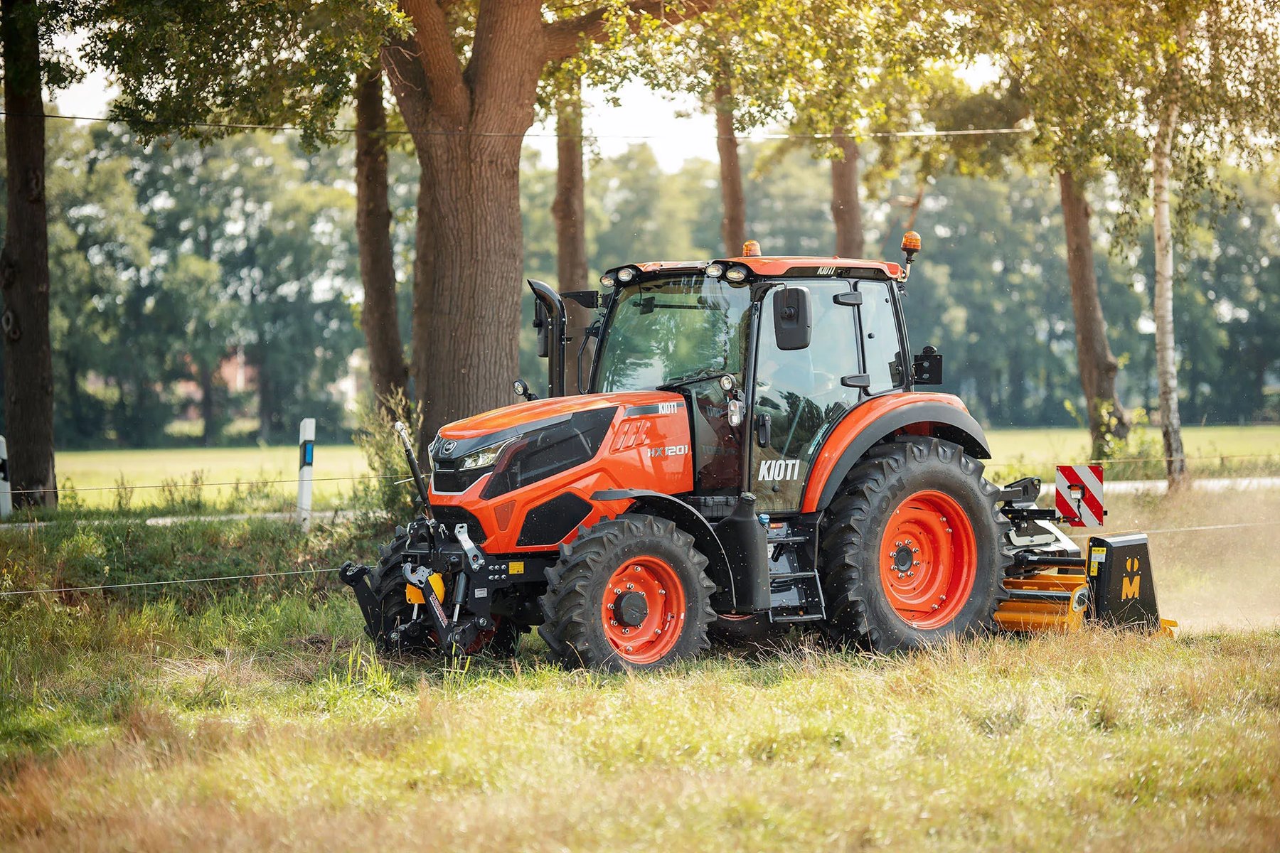 Tractor Kioti DX9010PC
