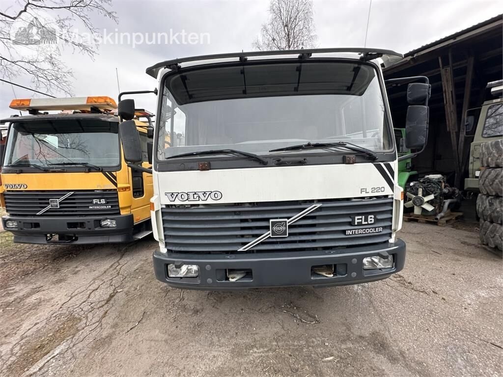 Truck Volvo FL 611 4X2