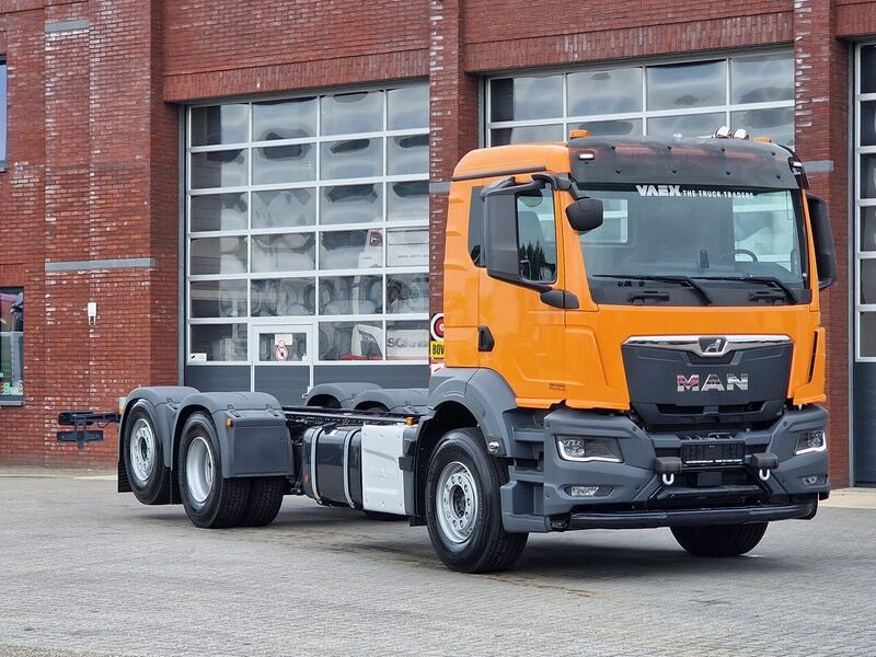 Truck MAN TGS 28.400 6X2-4 BL