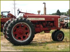 International Harvester FARMALL 450