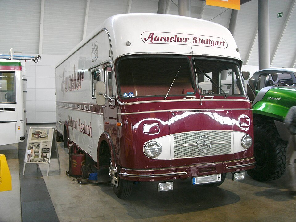 Truck Mercedes Benz LP 911/48