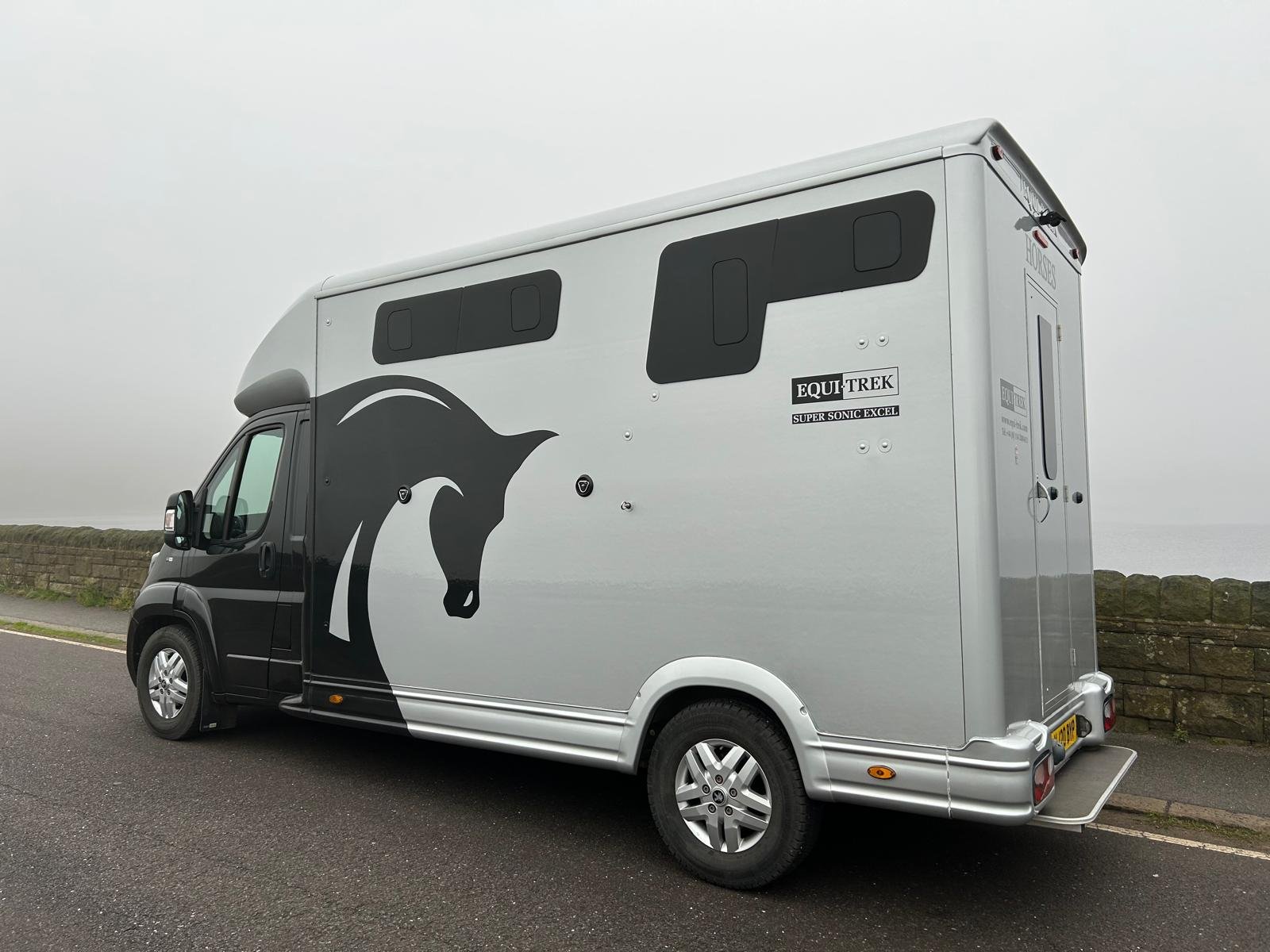 Truck Equi Trek Super Sonic