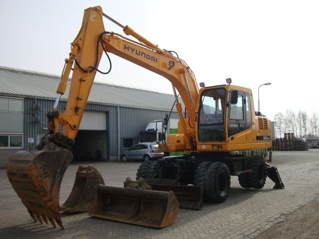 Excavator Hyundai R140W-7