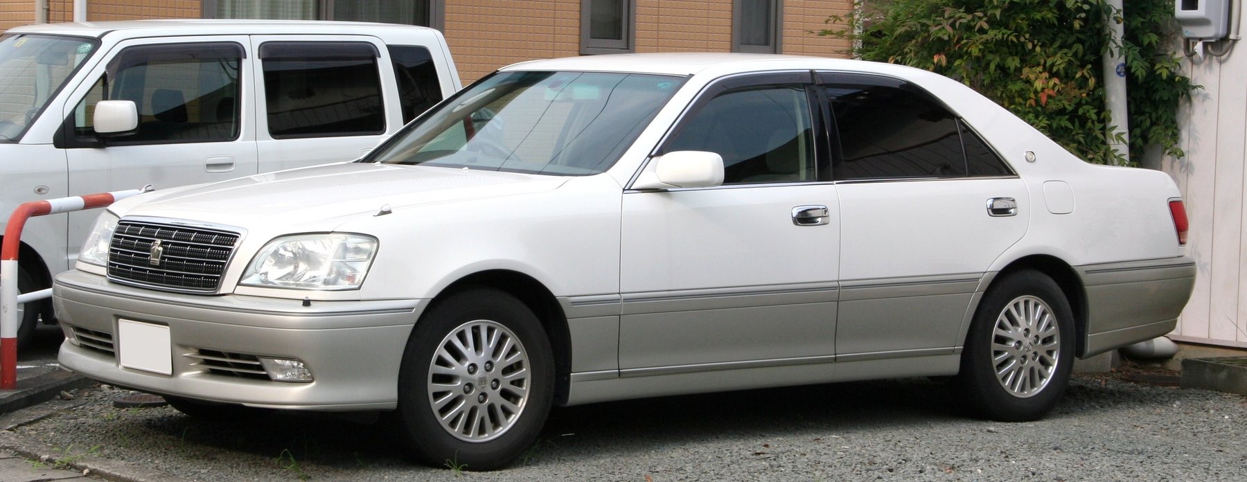 Van Toyota CROWN