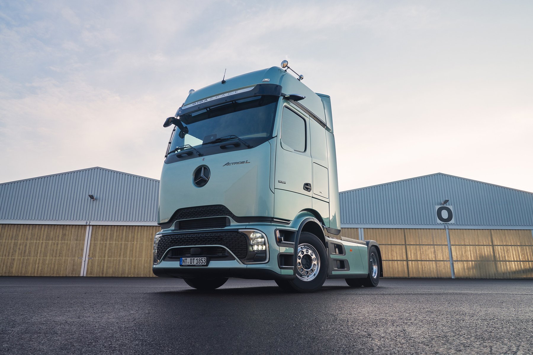 Truck Mercedes Benz 1828L-95053/570