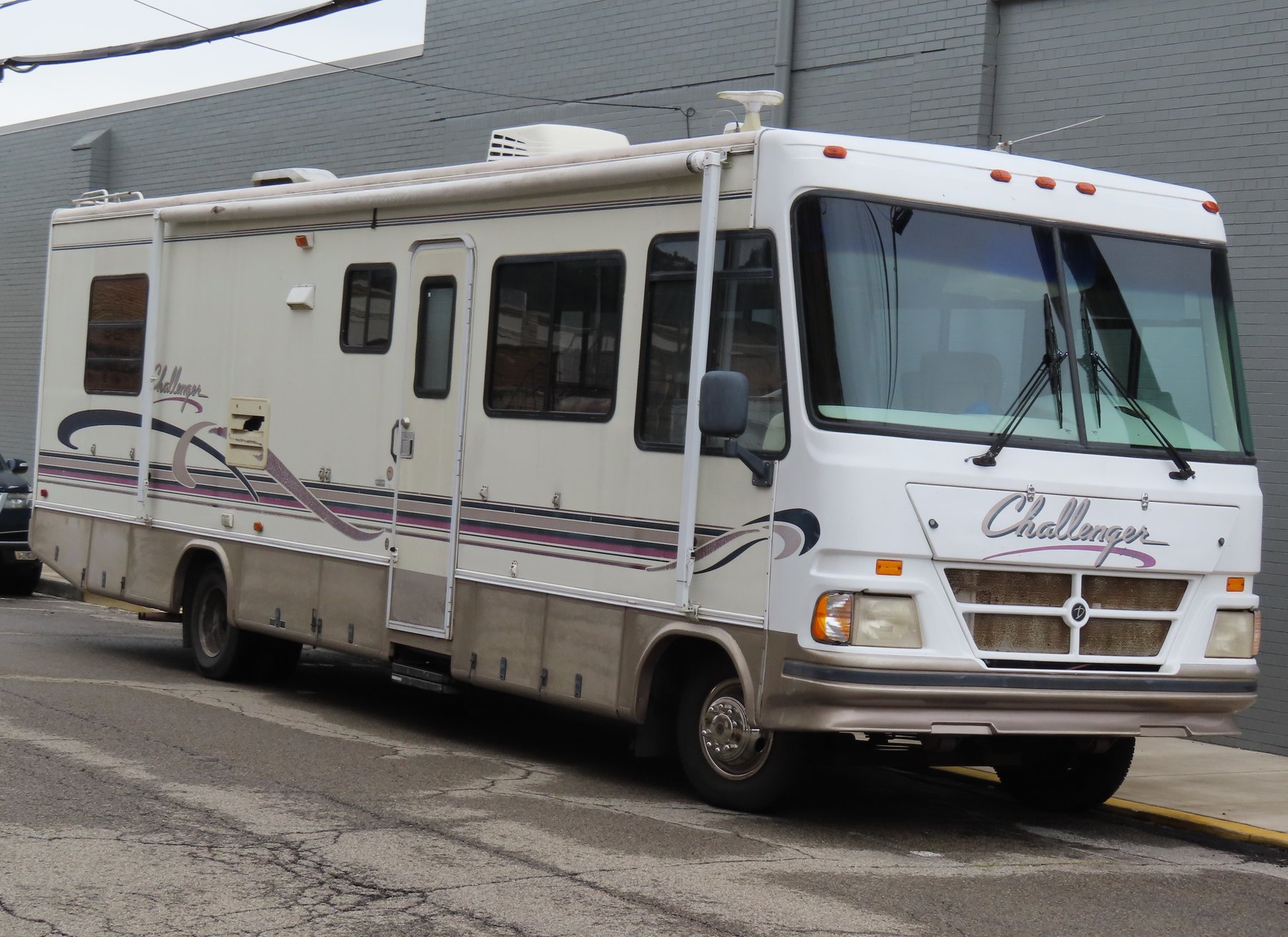 Truck GMC DAMON CHALLENGER