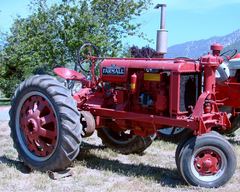 International Harvester FARMALL M/MV