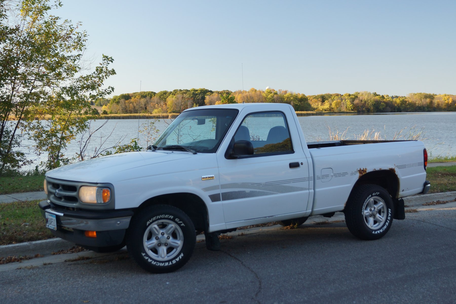 Van Mazda B 2300