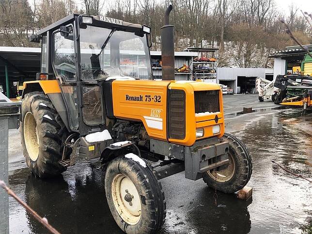 Tractor Renault 75-32 MX