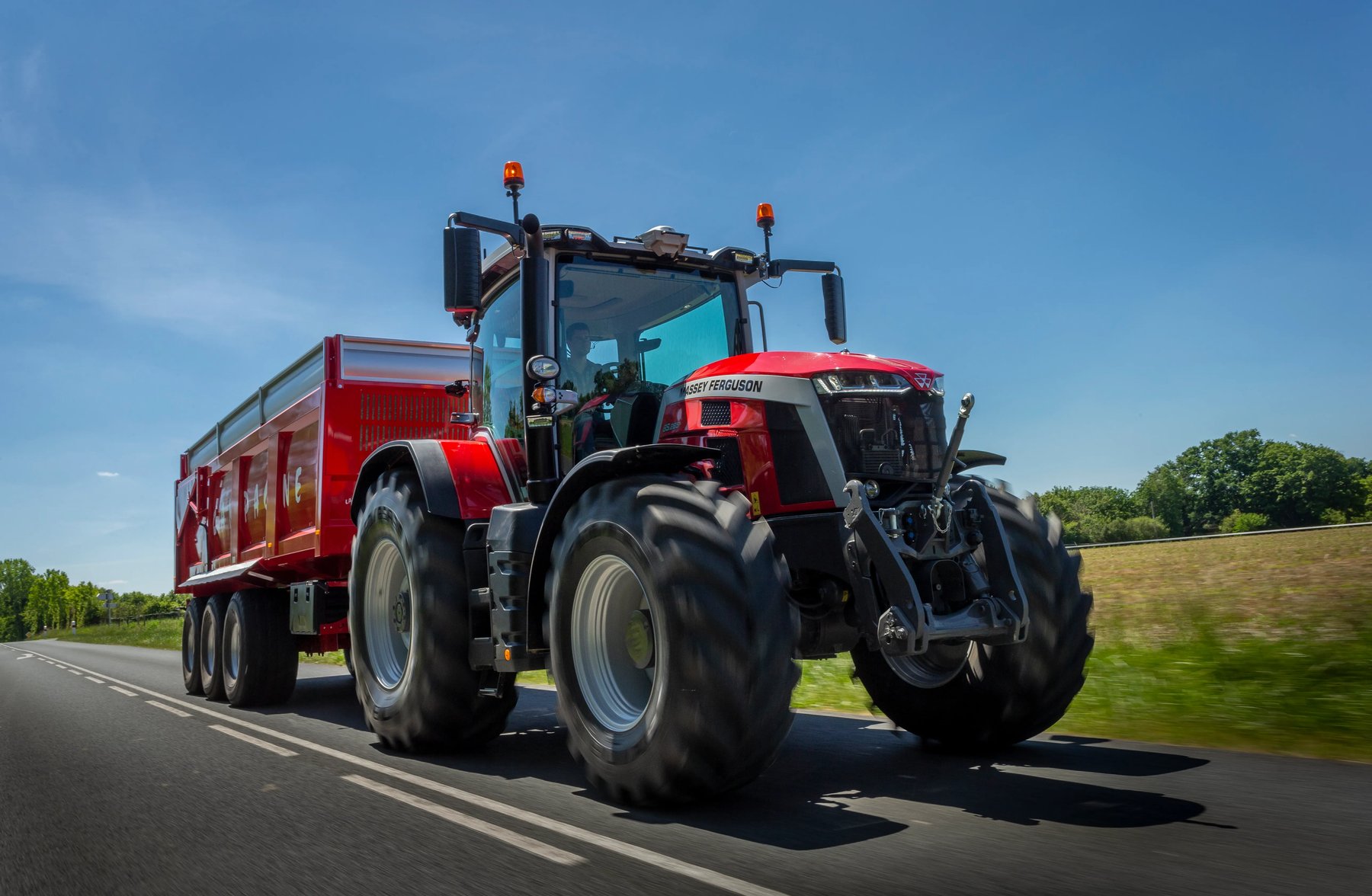 Zielonki i pasza Massey Ferguson MF 685