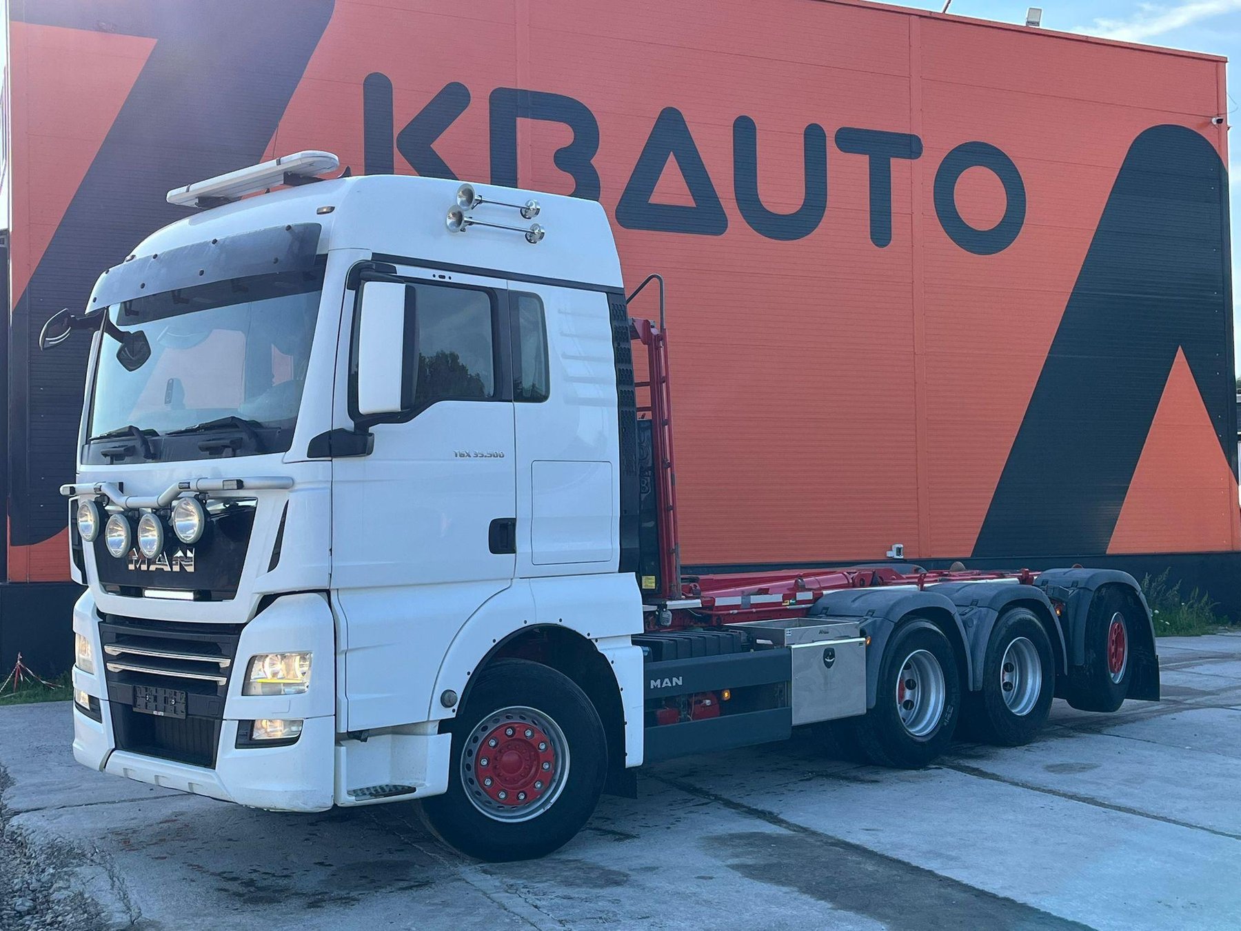Lastwagen MAN 35.560 8x4-4 BI