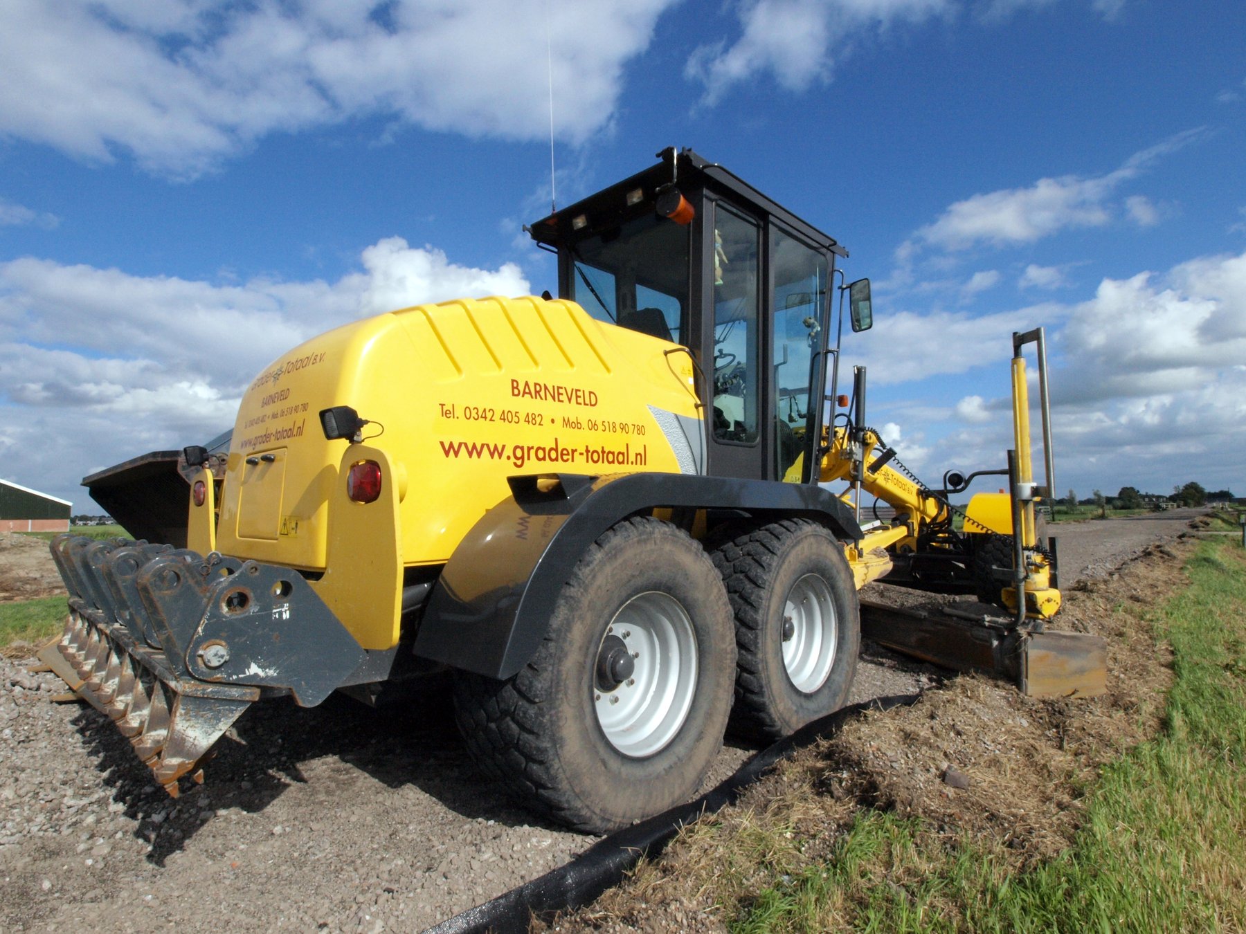 Grader New Holland F106.6