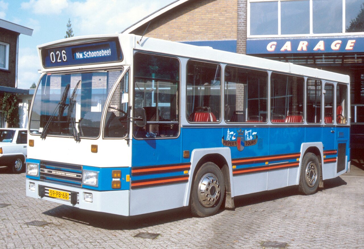 Truck Den Oudsten B79-M380