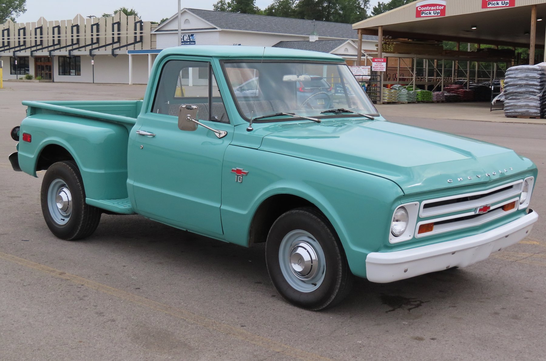 Van Chevrolet 6 1/2 FT STEPSIDE PICKUP