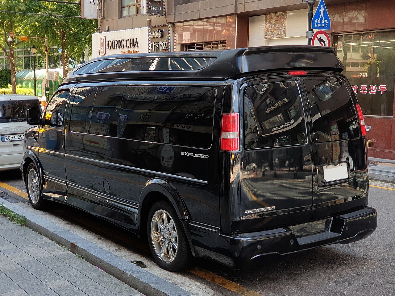 Truck Chevrolet Explorer Van Company-Express Van