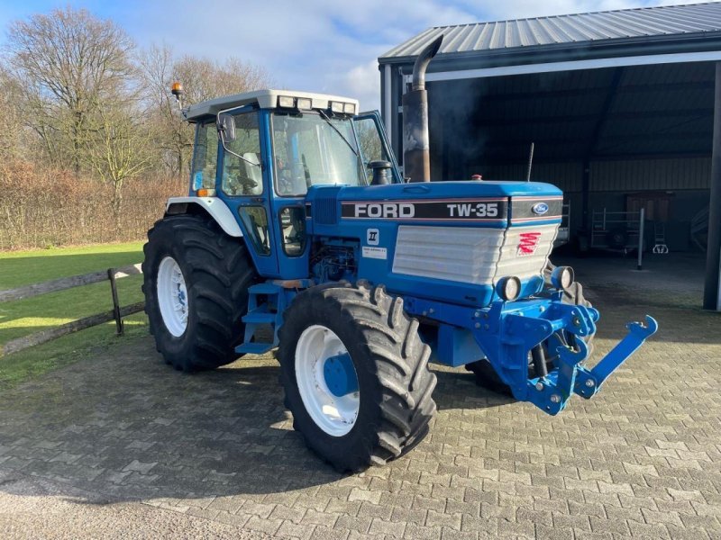 Tractor Ford New Holland TW-35