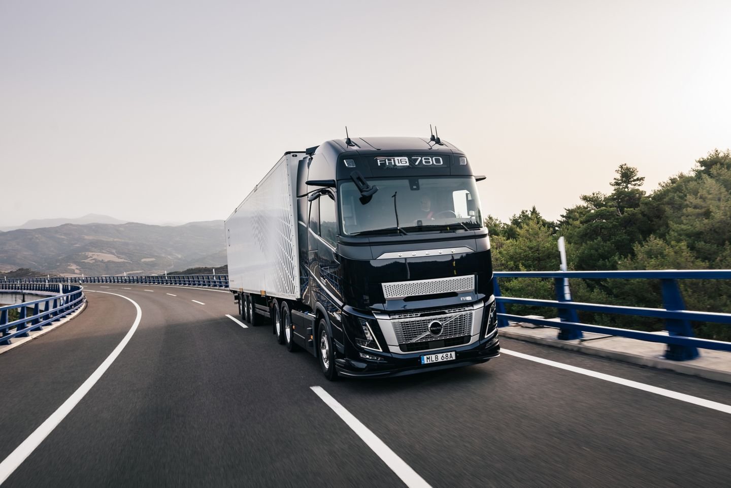 Truck Volvo FH6X2T