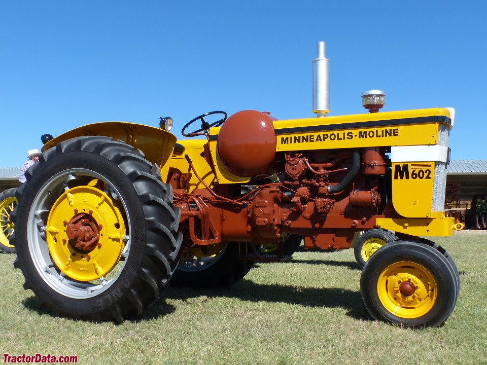 Tractor Minneapolis Moline M-602