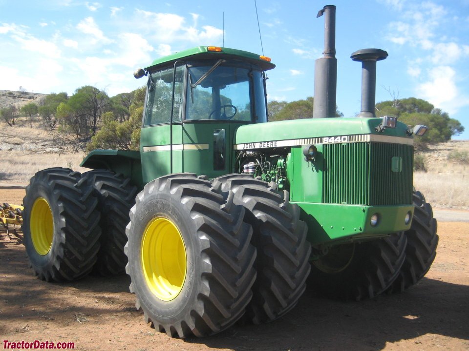 John Deere 8440
