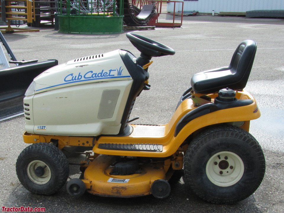 Ride-on mowers Cub Cadet 1527