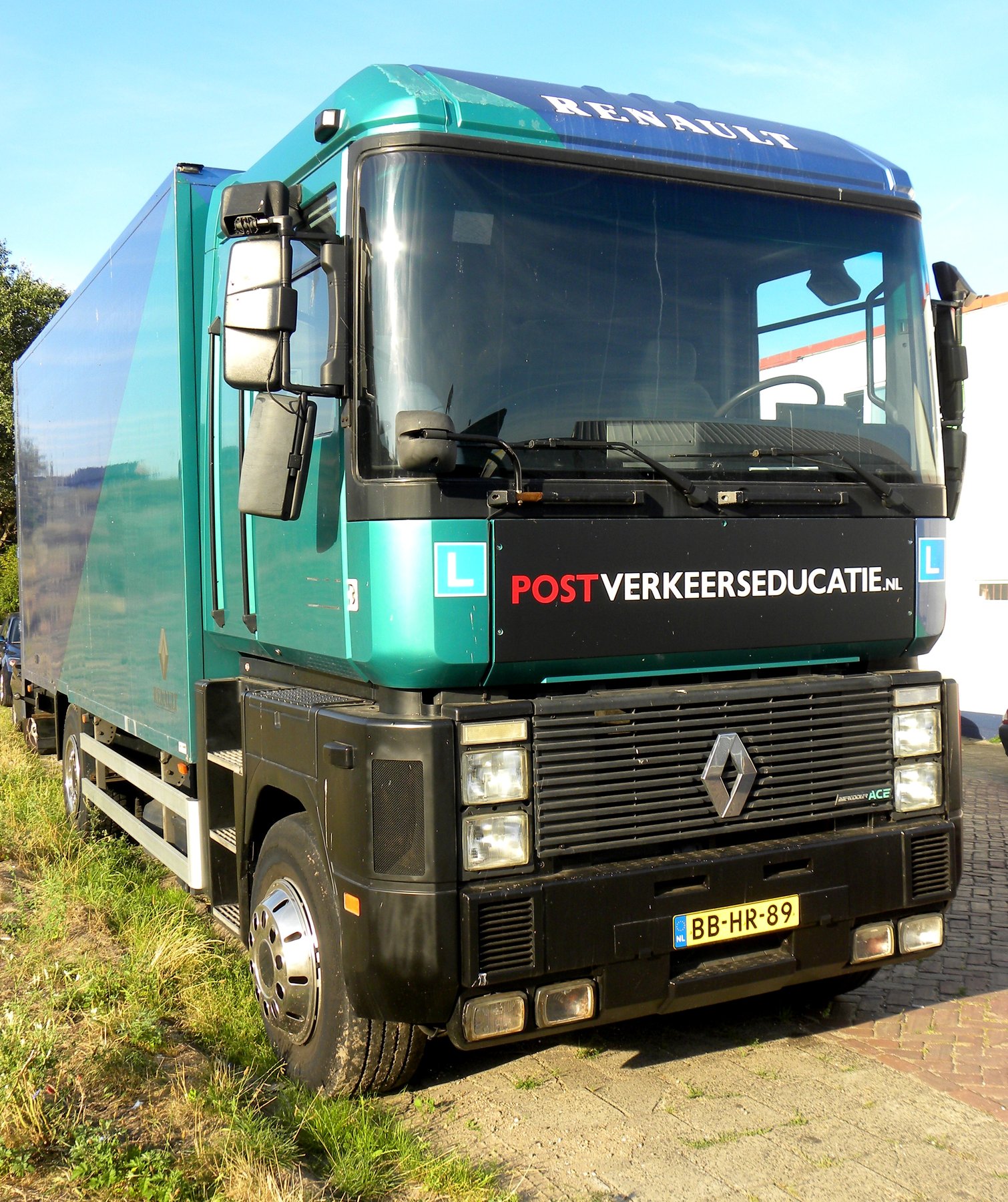 Truck Renault AE 385TI-18 T
