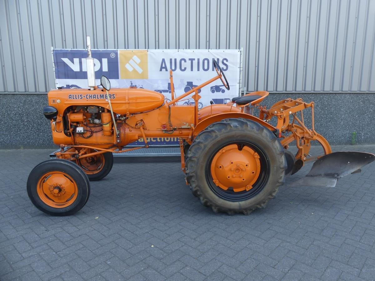 Tractor Allis Gleaner Corporation DT-250 B